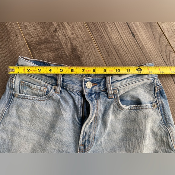 American Eagle faded blue relaxed mom shorts raw hem high waist longer length - Picture 8 of 9